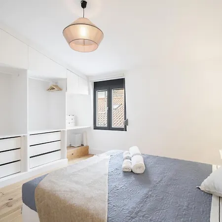 Apartment Warm And Cozy Parquet Flooring In Almada