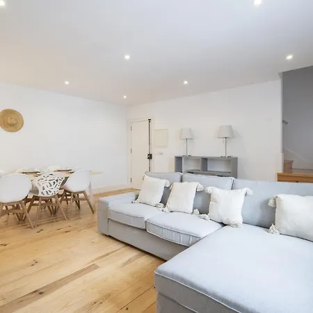 Warm And Cozy Parquet Flooring In * Almada